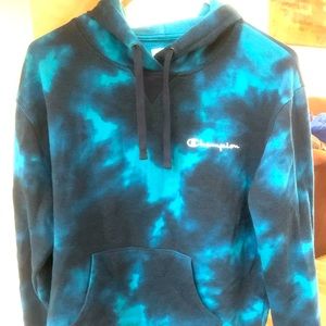 Women’s large tie dye hoodie.